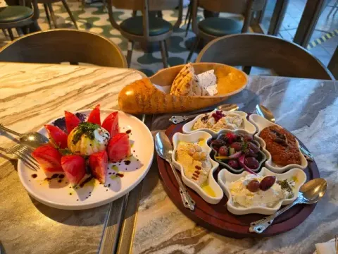 ONA - Restaurant photo