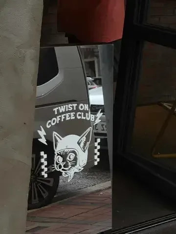 Twist On Office Club - Restaurant photo