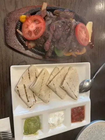 LA MENSA GRILL & BAR - Restaurant photo