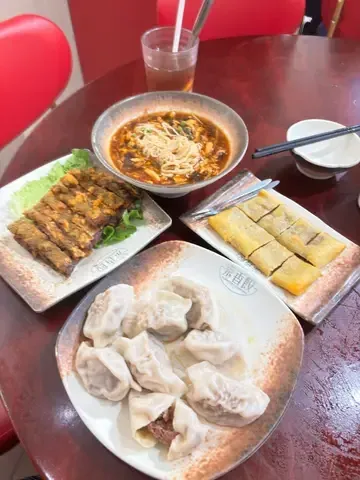 Home Town Dumpling - Restaurant photo