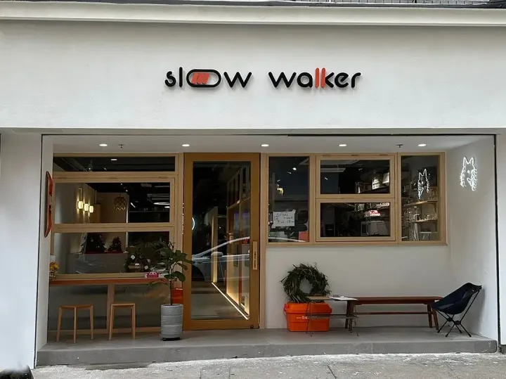 SLOW WALKER - venue photo