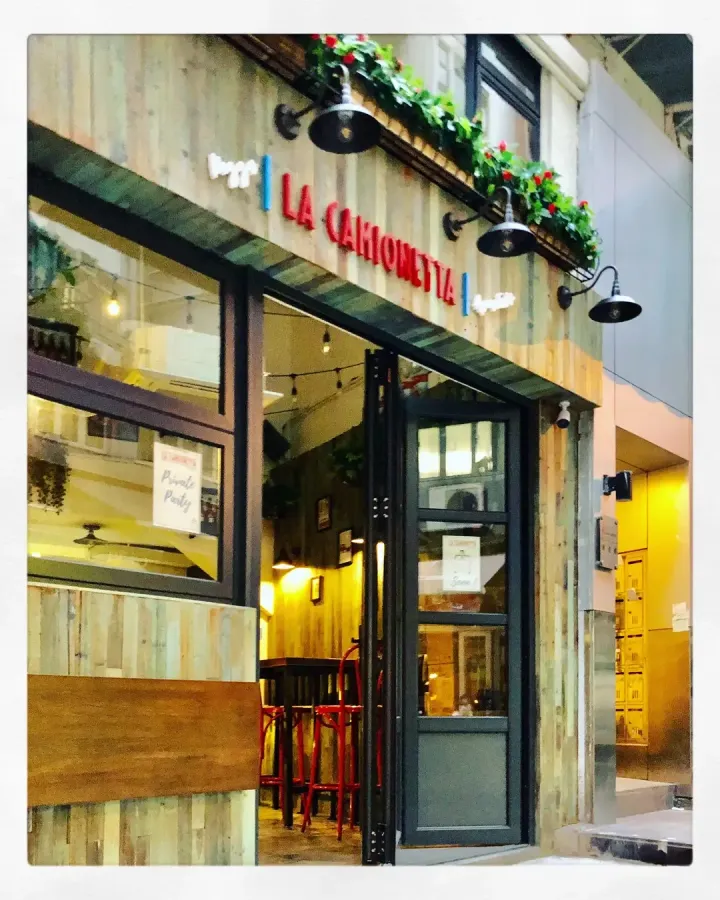 LA CAMIONETTA - venue photo