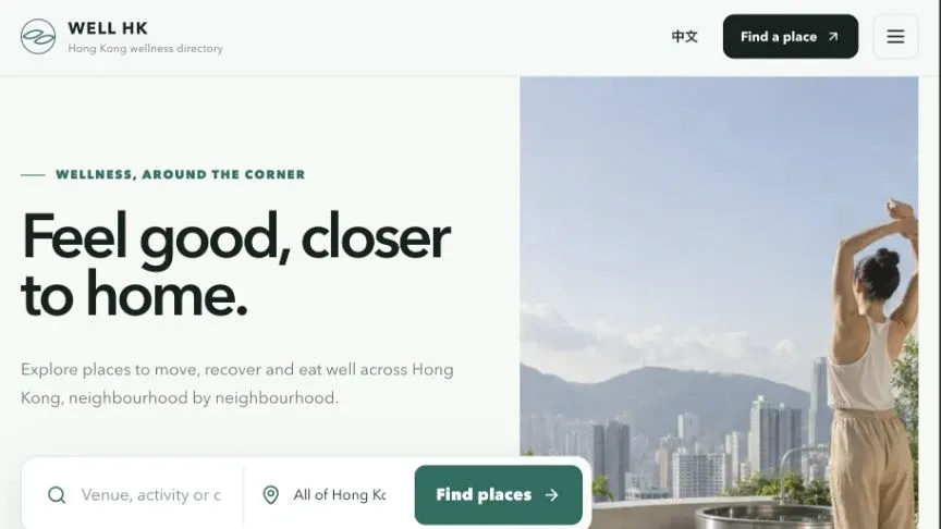 WellnessHubHK 英文首頁截圖，展示 WELL HK 品牌、香港景觀及場地搜尋功能