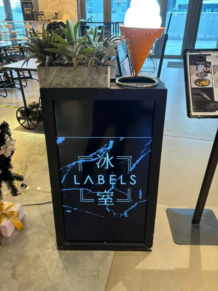 LABELS - venue photo